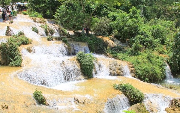 Thác nước “chín bậc tình yêu” của xứ Thanh lên tem Việt - Anh 2