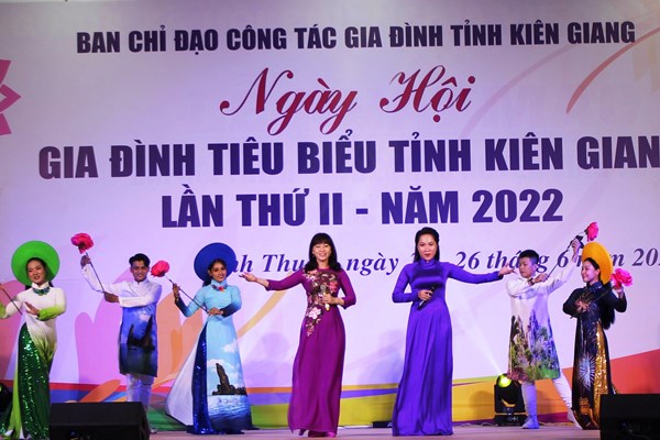 Ngày hội Gia đình tiêu biểu các tỉnh, thành phố miền Tây Nam Bộ - Anh 1