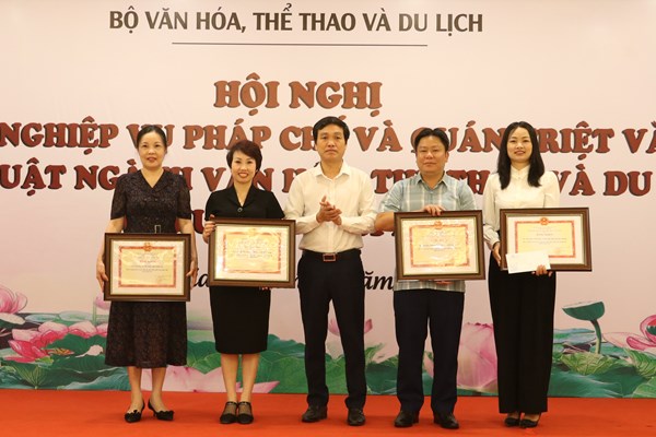 Nâng cao hiệu quả công tác phổ biến, giáo dục pháp luật hướng mạnh về cơ sở - Anh 2
