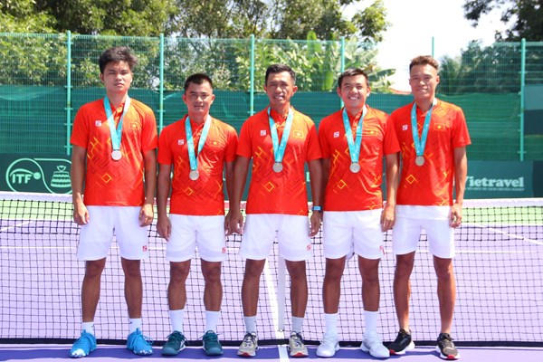 Quần vợt khởi sắc - Anh 1