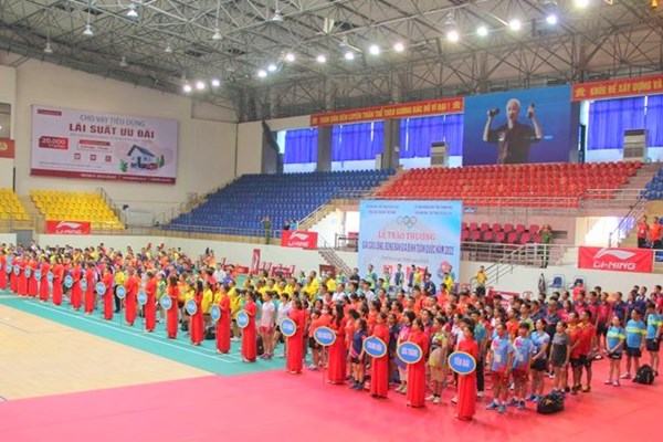 Gần 500 VĐV tham gia Giải cầu lông, bóng bàn gia đình toàn quốc năm 2022 - Anh 1