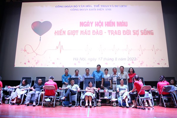 Công đoàn Bộ VHTTDL tổ chức hoạt động hiến máu tình nguyện - Anh 2