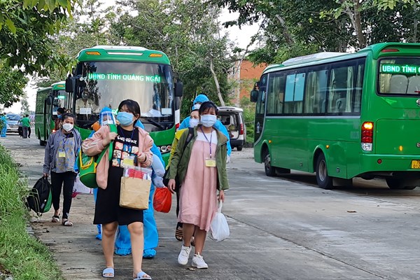 Quảng Ngãi hỗ trợ các đối tượng bị ảnh hưởng bởi Covid-19 - Anh 1