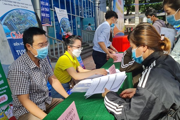 Quảng Ngãi hỗ trợ các đối tượng bị ảnh hưởng bởi Covid-19 - Anh 2
