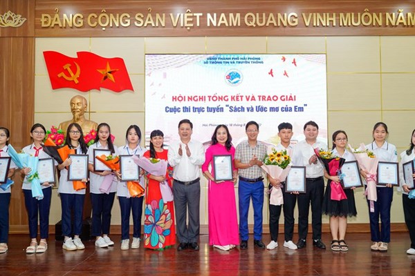Hải Phòng: Trao giải Cuộc thi trực tuyến 'Sách và ước mơ của em' - Anh 1