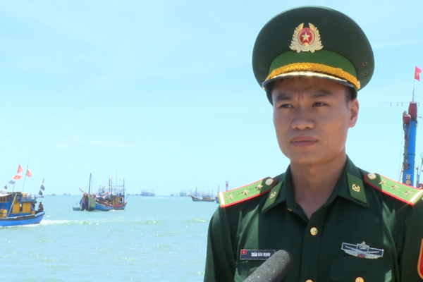 Giá dầu giảm, ngư dân Quảng Ngãi phấn khởi vươn khơi - Anh 3