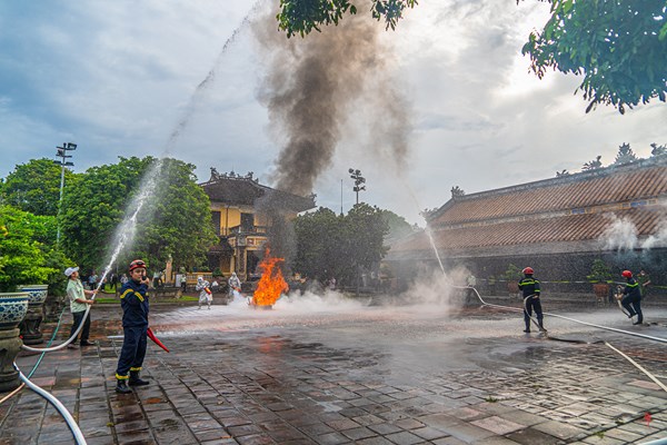 Từ vụ cháy trong khu vực di tích Quốc Tử Giám triều Nguyễn (Huế): Lời cảnh báo… “hỏa tốc” - Anh 1