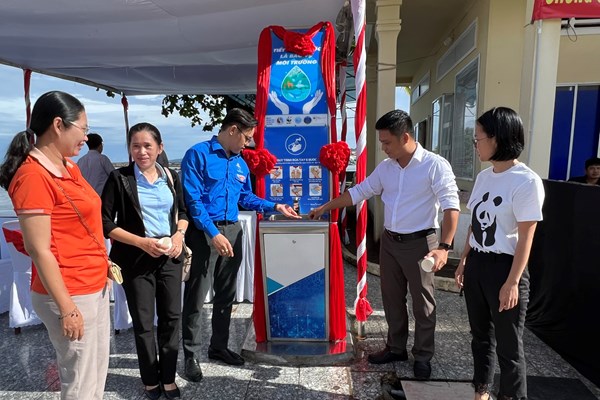 Phú Quốc đưa trụ nước công cộng và bộ thùng rác du lịch đi vào hoạt động - Anh 1