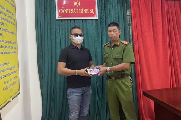 Tìm trả lại tài sản cho du khách Thái Lan bị bỏ quên - Anh 1