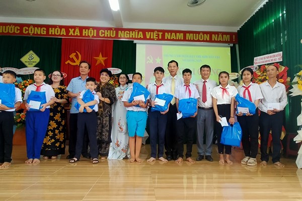 Trung tâm Nuôi dạy trẻ khuyết tật Võ Hồng Sơn khai giảng năm học mới - Anh 2