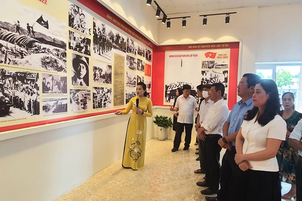 Hải Dương: Triển lãm ảnh kỷ niệm 77 năm Cách mạng tháng Tám và Quốc khánh 2.9 - Anh 1