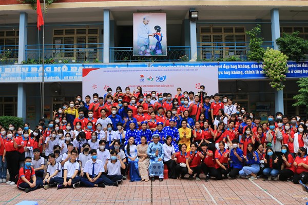 Biểu diễn âm nhạc dân tộc phục vụ chiến sĩ Hoa phượng đỏ - Anh 3