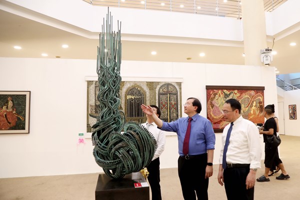 Mỹ thuật trẻ đang thiếu... chất trẻ - Anh 1
