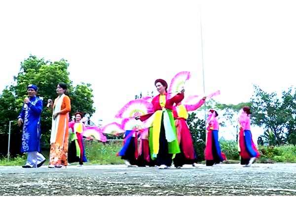 Những đảng viên trao truyền giá trị di sản văn hóa (Bài cuối): Những người “tiếp lửa”​​​​​​​ cho Nhã nhạc cung đình Huế và hát Xoan - Anh 2