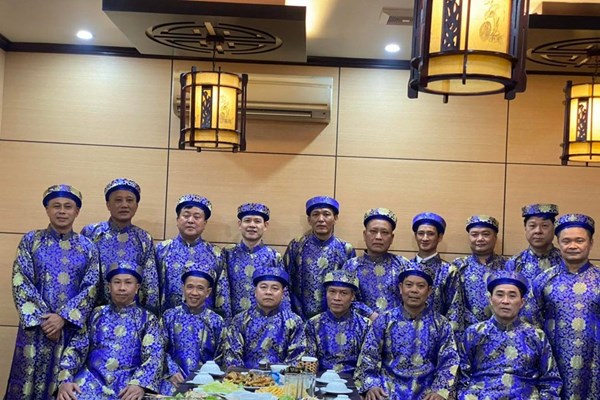 ĐBQH Bùi Hoài Sơn: Cần hướng tới việc tôn vinh áo dài nam một cách hiệu quả và thực chất - Anh 2