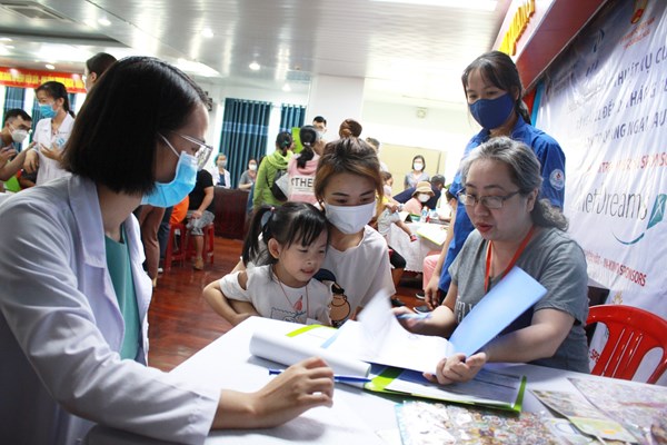 Mang lại “nụ cười” cho trẻ em sứt môi, hở hàm ếch - Anh 1