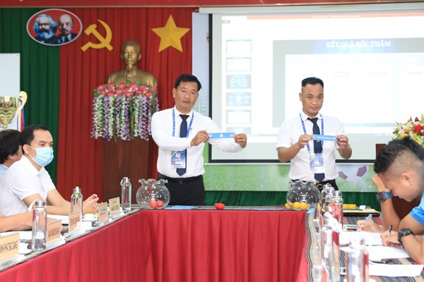16 đội bóng tham dự Giải bóng đá U9 toàn quốc - Anh 1