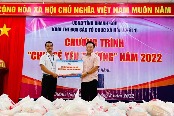 Khánh Hòa: Khám bệnh, tặng quà cho vùng đồng bào dân tộc thiểu số - Anh 2