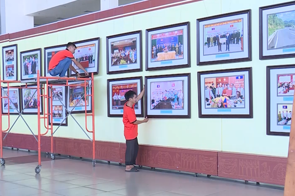 Triển lãm “Thắm tình hữu nghị Việt - Lào, Thanh Hóa - Hủa Phăn” - Anh 2