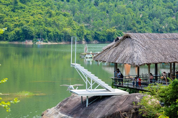 Hòa mình vào thiên nhiên ở Khu du lịch hồ Kênh Hạ - Anh 1