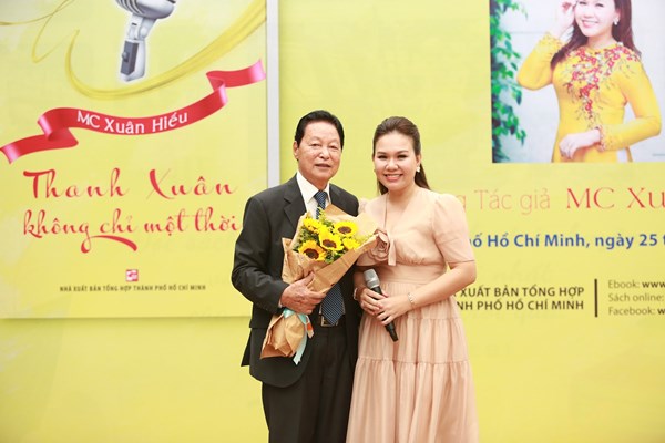 “Thanh xuân không chỉ một thời” - Tập bút ký về những chuyến hành trình - Anh 2