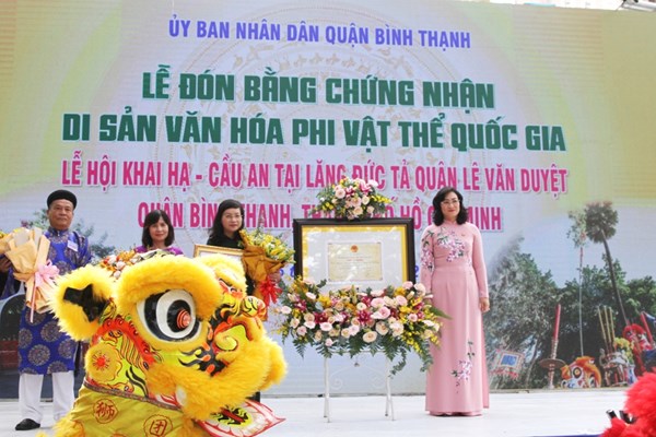 Đón Bằng di sản quốc gia “Lễ hội Khai hạ - Cầu an tại lăng Đức Tả quân Lê Văn Duyệt” - Anh 1