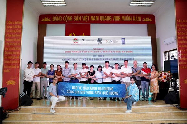 Các chủ tàu đêm trên Vịnh Hạ Long cam kết không sử dụng sản phẩm nhựa dùng một lần - Anh 1