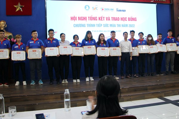 “Tiếp sức mùa thi 2022” tại TP.HCM hỗ trợ cho hơn 80.000 lượt thí sinh và phụ huynh - Anh 1