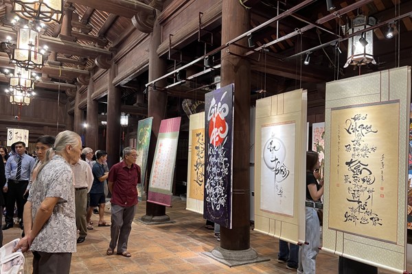 Cuộc đối thoại thú vị của Thư pháp và Graffiti ở Văn Miếu - Anh 3