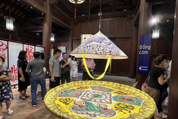 Cuộc đối thoại thú vị của Thư pháp và Graffiti ở Văn Miếu - Anh 4