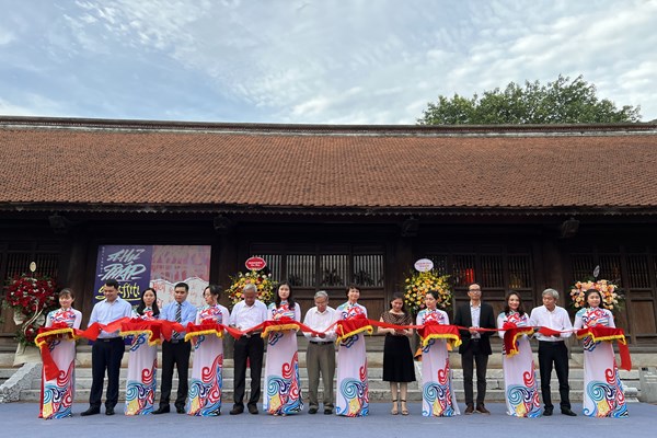 Cuộc đối thoại thú vị của Thư pháp và Graffiti ở Văn Miếu - Anh 1