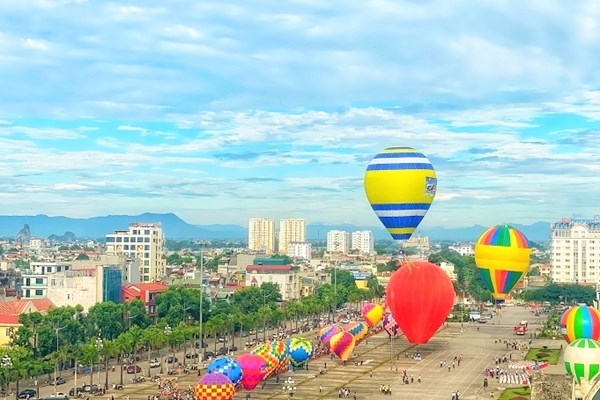 Rực rỡ sắc màu khinh khí cầu trên bầu trời xứ Thanh - Anh 6