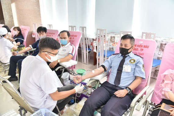 Người “sợ máu”... hơn 100 lần hiến máu - Anh 1