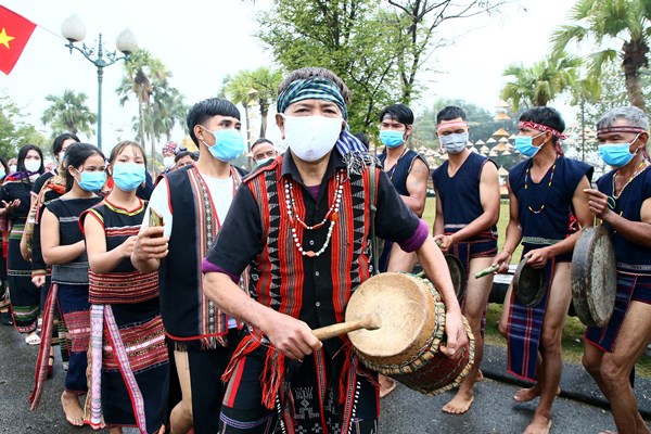 Làng Văn hóa - Du lịch các dân tộc Việt Nam:  Để thực sự là “địa chỉ đỏ” - Anh 2