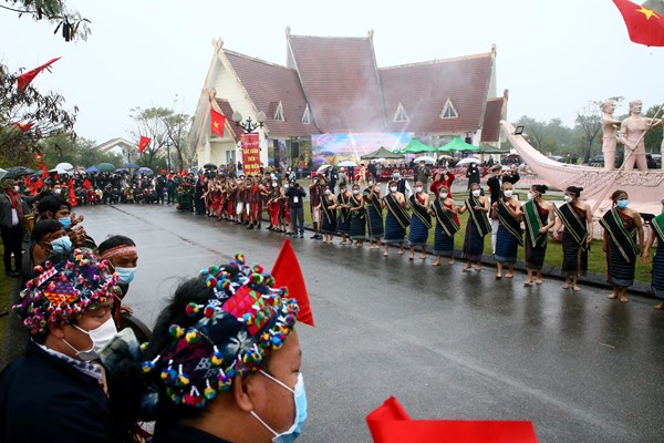 Làng Văn hóa - Du lịch các dân tộc Việt Nam:  Để thực sự là “địa chỉ đỏ” - Anh 3