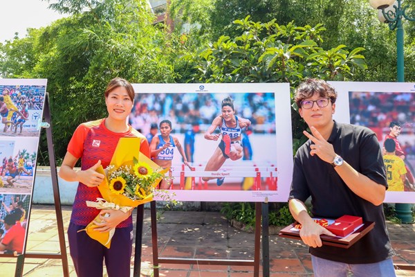 Khai mạc triển lãm cuộc thi ảnh nghệ thuật “Khoảnh khắc SEA Games 31” - Anh 5