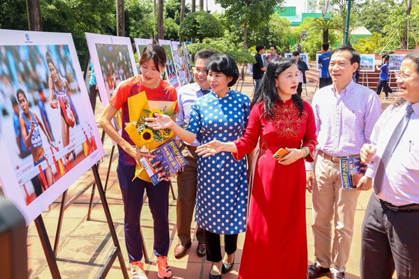 Khai mạc triển lãm cuộc thi ảnh nghệ thuật “Khoảnh khắc SEA Games 31” - Anh 2