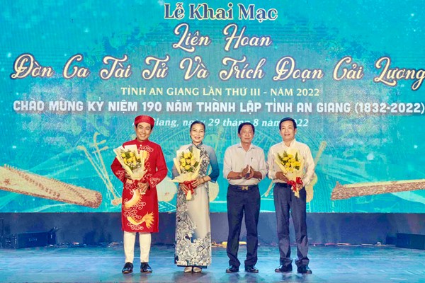 Khai mạc Liên hoan Đờn ca tài tử và trích đoạn cải lương tỉnh An Giang - Anh 2