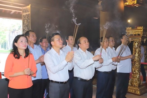 Chủ tịch nước dâng hương tại Khu di tích lịch sử Quốc gia đặc biệt Lam Kinh - Anh 2