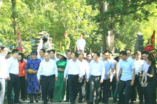 Chủ tịch nước dâng hương tại Khu di tích lịch sử Quốc gia đặc biệt Lam Kinh - Anh 1