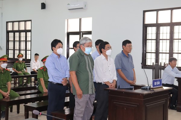 Xét xử vụ án đưa và nhận hối lộ tại Công ty cấp nước Ninh Thuận - Anh 1