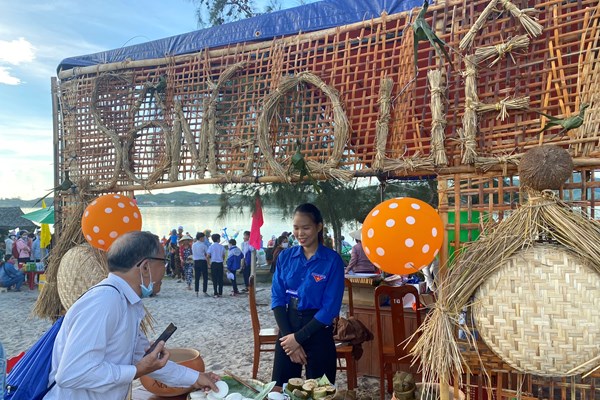 Lễ hội “Đầm An Khê Sóng hát” quảng bá di sản văn hóa Sa Huỳnh - Anh 3