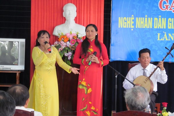 Những nghệ nhân kiên trì trao truyền văn hóa dân gian - Anh 2