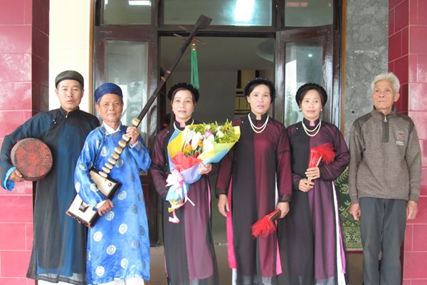 Những nghệ nhân kiên trì trao truyền văn hóa dân gian - Anh 1