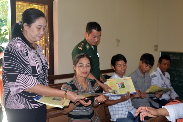 Tạo sinh kế hỗ trợ người dân tránh “bẫy” buôn người - Anh 1