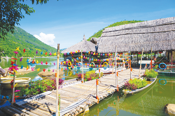 Khánh Hòa: Đến hồ Kênh Hạ trải nghiệm lều trại Mông Cổ, thưởng thức tiệc nướng BBQ - Anh 3