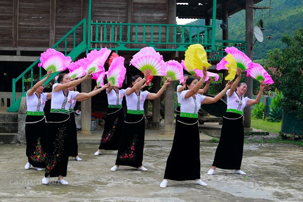 Xòe Thái, dấu son trong nền văn hóa nhân loại - Anh 1