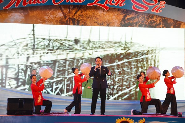 Hào hùng chương trình nghệ thuật “Mùa thu lịch sử” - Anh 2