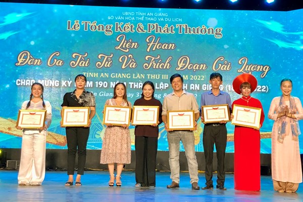 Trao giải Liên hoan đờn ca tài tử và trích đoạn cải lương tỉnh An Giang - Anh 1