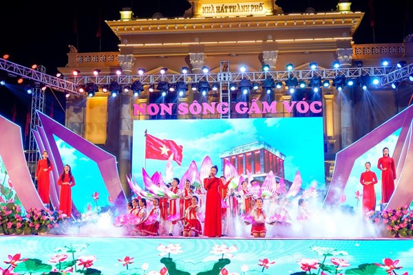 Chương trình nghệ thuật “Non sông gấm vóc” chào mừng Quốc khánh 2.9 - Anh 1